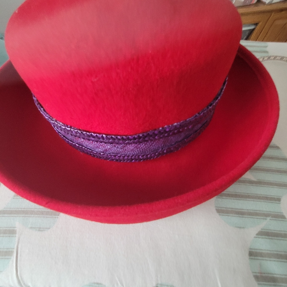Red Wool Hat - Picture 3 of 6